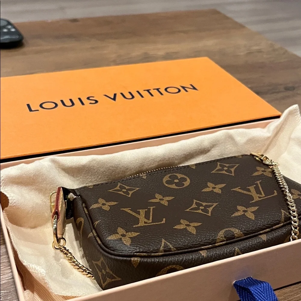 Louis Vuitton Monogram Brown Wristlet with Gold Chain - Picture 8 of 9